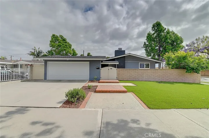 2044 W Spruce Avenue, Orange, California 92868