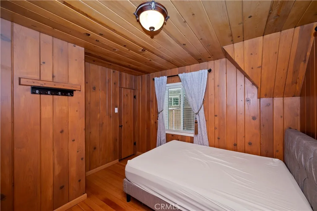 Level floor bedroom