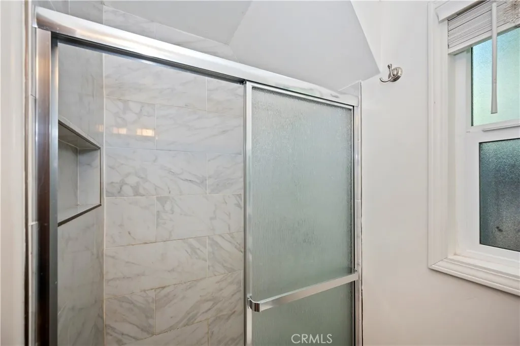Level floor bathroom