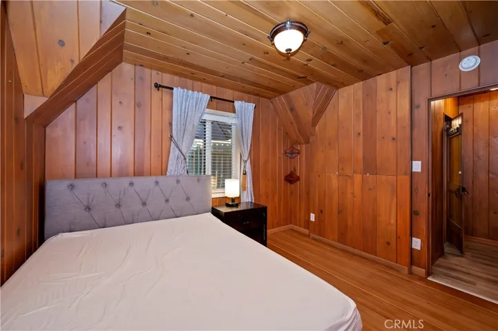 Level floor bedroom