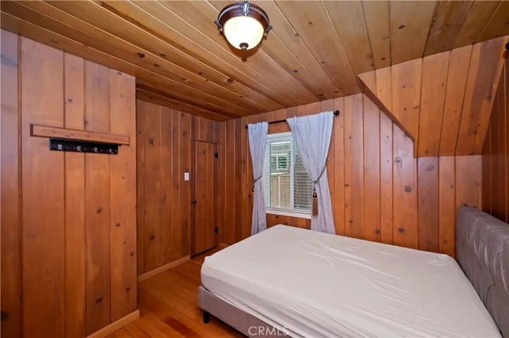 Level floor bedroom