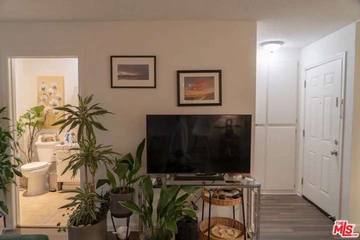 5418 Hermitage Avenue 103, Los Angeles, California 91607