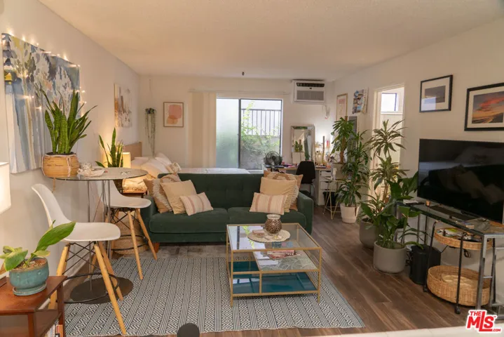 5418 Hermitage Avenue 103, Los Angeles, California 91607