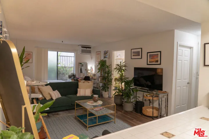 5418 Hermitage Avenue 103, Los Angeles, California 91607