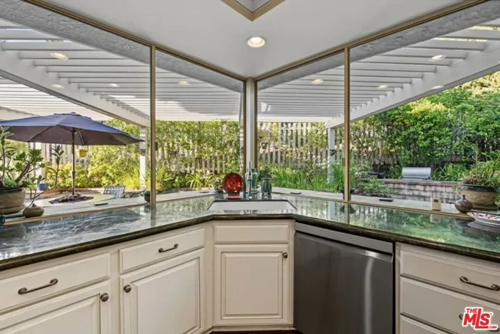 17161 Avenida De Santa Ynez, Pacific Palisades, California 90272