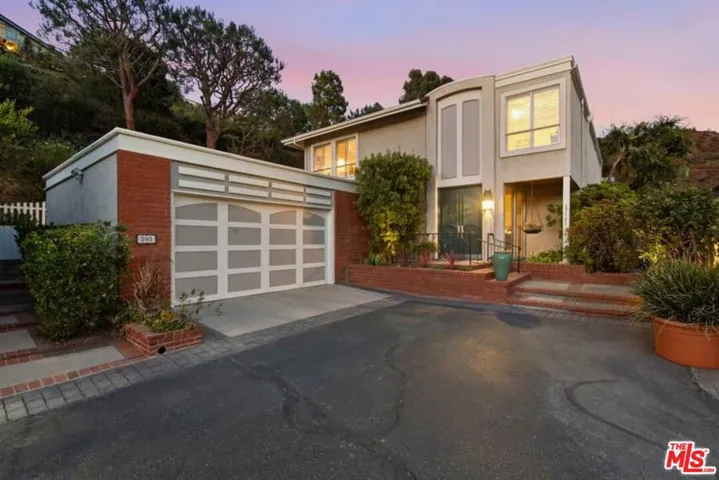 17161 Avenida De Santa Ynez, Pacific Palisades, California 90272