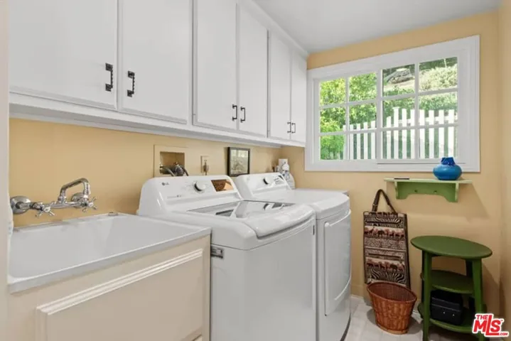 17161 Avenida De Santa Ynez, Pacific Palisades, California 90272