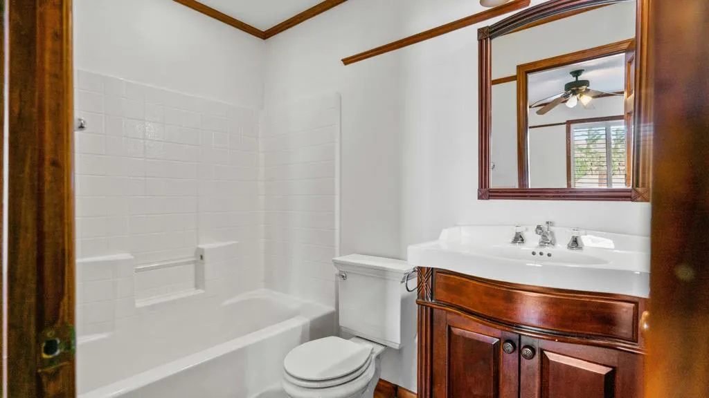 Back bedroom bathroom