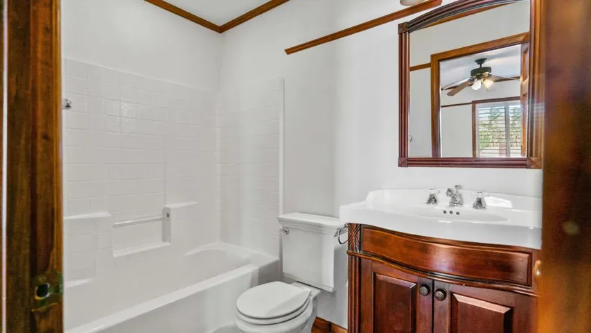 Back bedroom bathroom