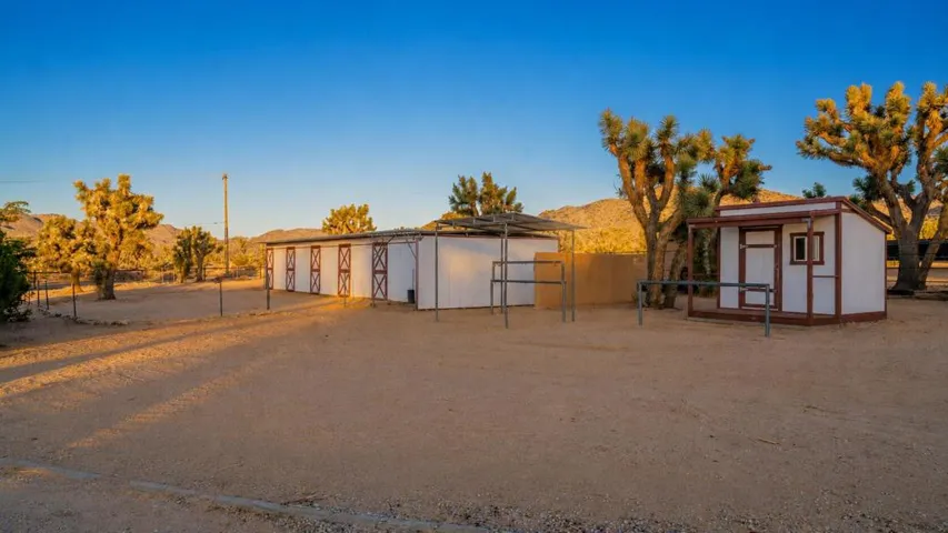 Shedrow & Tack shed