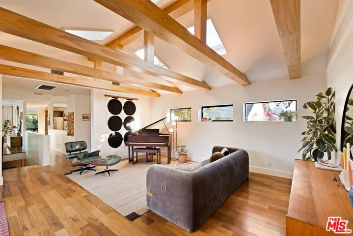 3818 Roderick Road, Los Angeles, California 90065