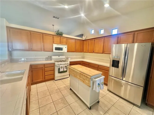 21245 Cask Court, Apple Valley, California 92308