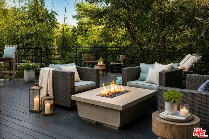7825 Torreyson Drive, Los Angeles, California 90046