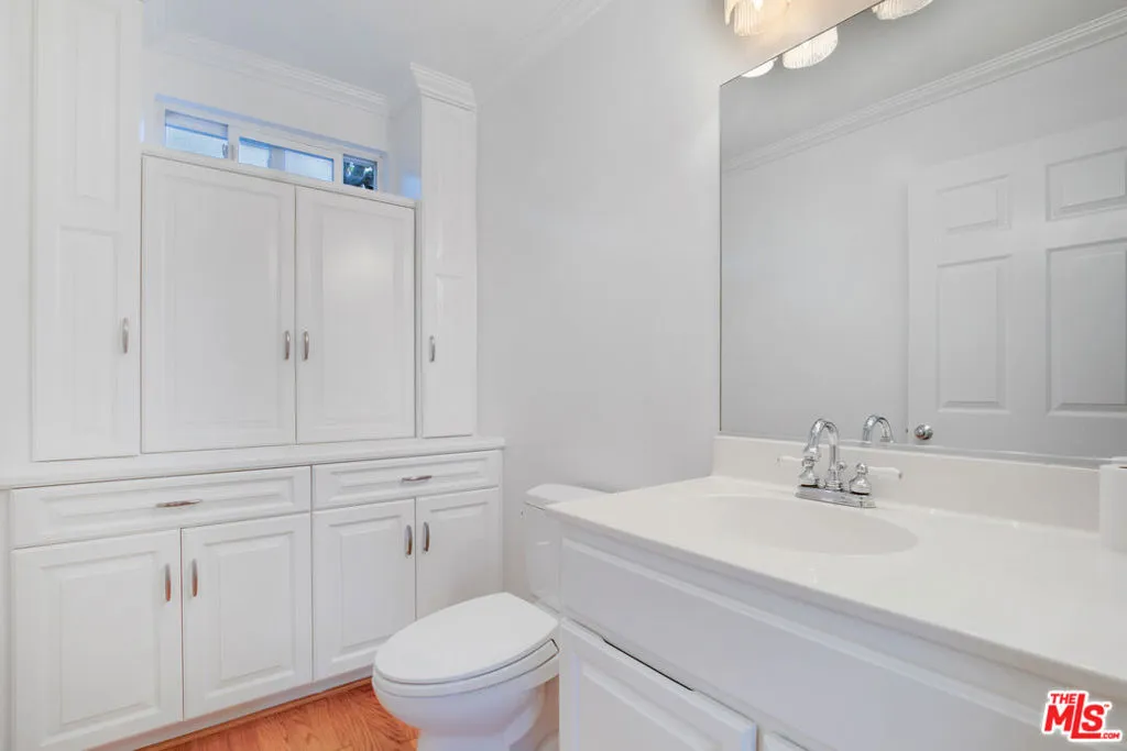 1/2 bath