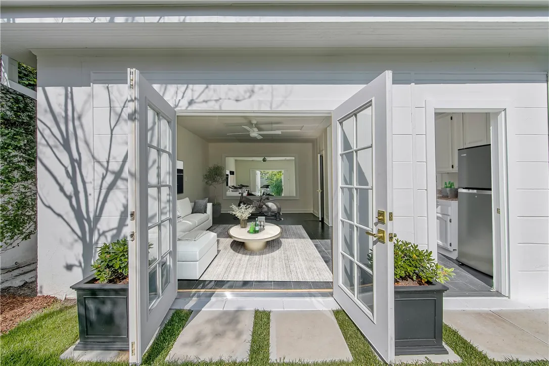 Detached Guest House with kitchenette and half bathroom