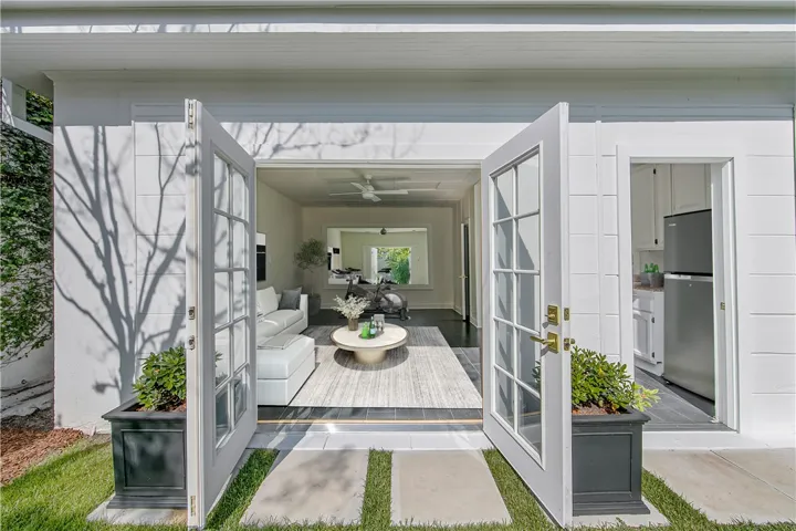 Detached Guest House with kitchenette and half bathroom