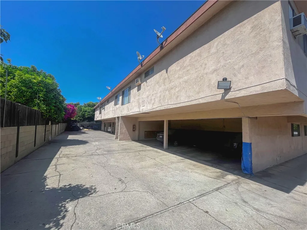 6535 Fulton, Los Angeles, California 91401 — photo 4