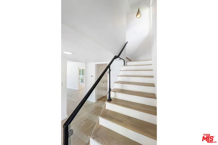 3101 N Beachwood Drive, Los Angeles, California 90068