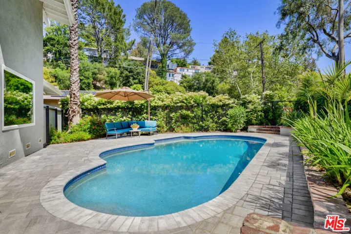 3101 N Beachwood Drive, Los Angeles, California 90068