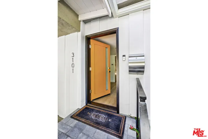 3101 N Beachwood Drive, Los Angeles, California 90068
