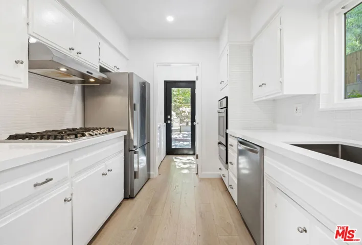 3101 N Beachwood Drive, Los Angeles, California 90068
