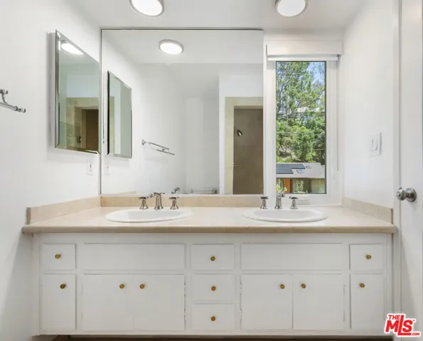 3101 N Beachwood Drive, Los Angeles, California 90068