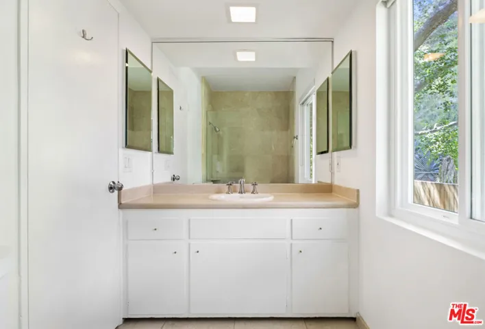 3101 N Beachwood Drive, Los Angeles, California 90068