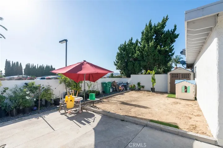 Located just minutes from Oceanside's beaches, shopping, dining, and commuter routes.