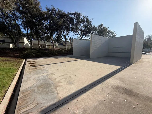 Racquet court