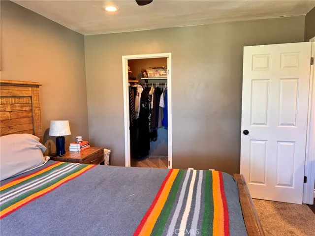 Master to walk-in closet