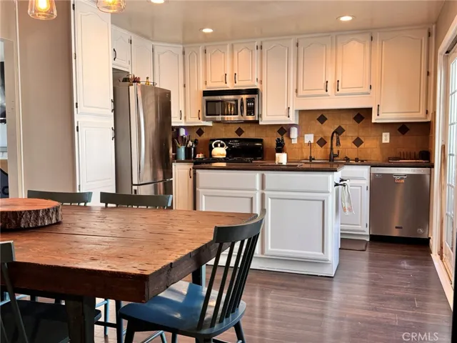 Dining to Kitchen