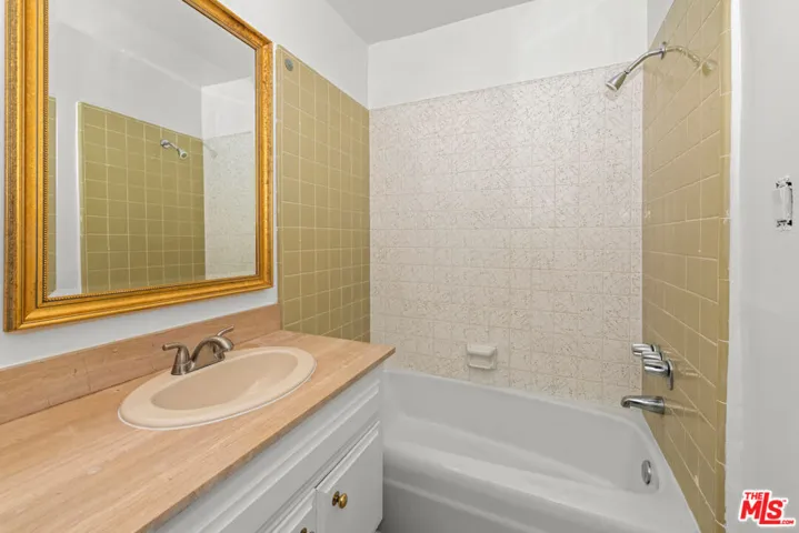 1300 Midvale Avenue 408, Los Angeles, California 90024
