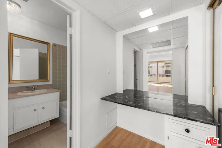 1300 Midvale Avenue 408, Los Angeles, California 90024