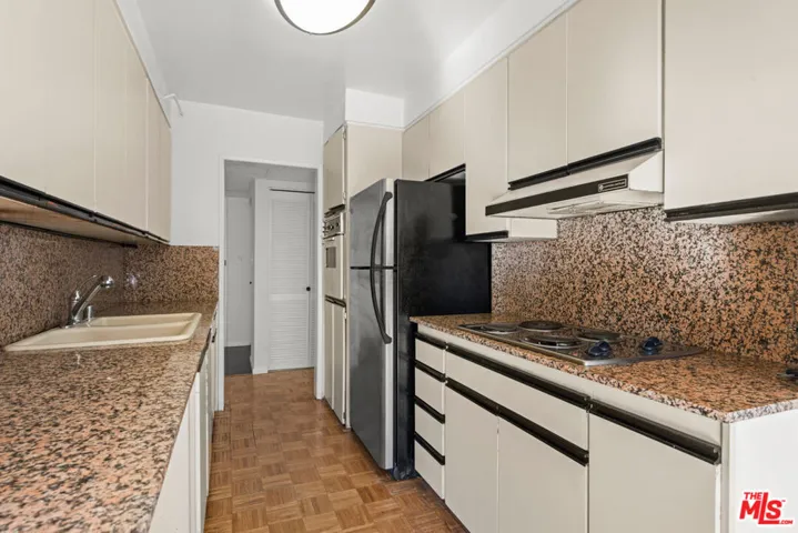 1300 Midvale Avenue 408, Los Angeles, California 90024