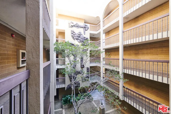 1300 Midvale Avenue 408, Los Angeles, California 90024