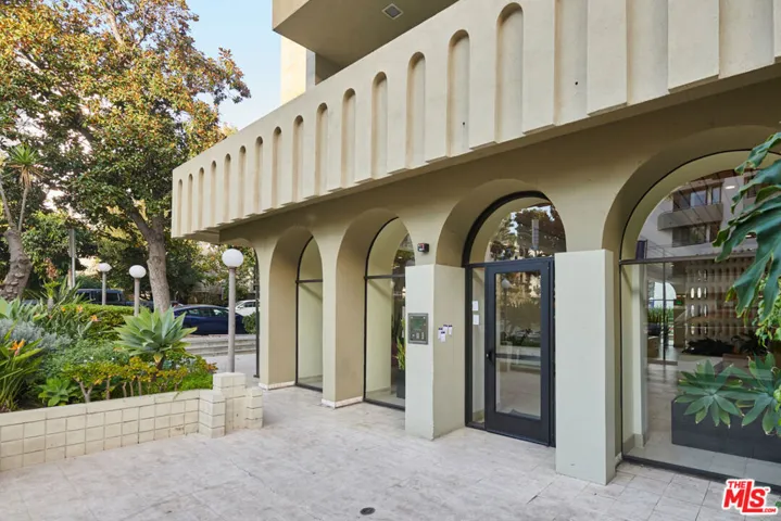 1300 Midvale Avenue 408, Los Angeles, California 90024