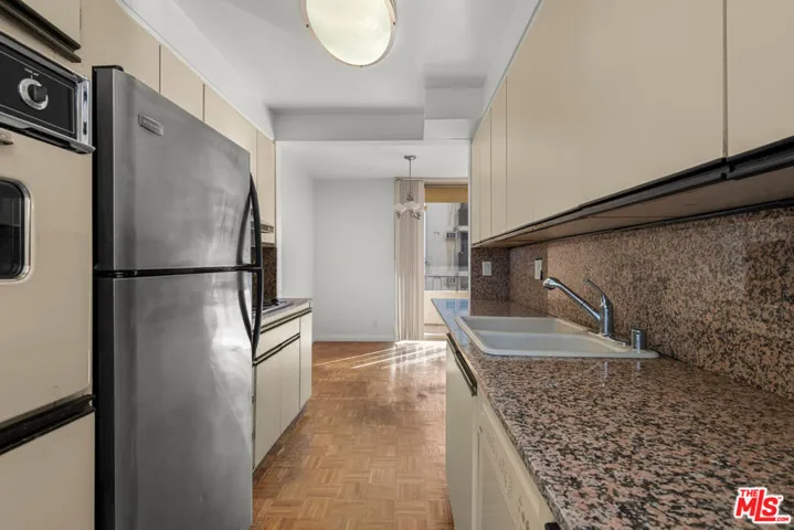 1300 Midvale Avenue 408, Los Angeles, California 90024