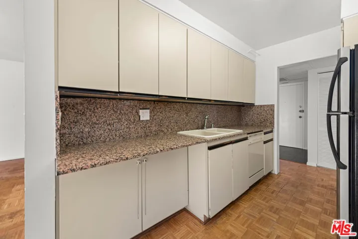 1300 Midvale Avenue 408, Los Angeles, California 90024