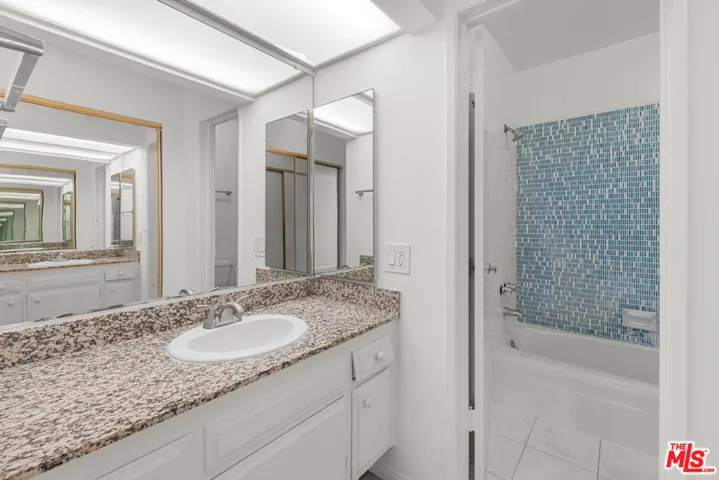 1300 Midvale Avenue 408, Los Angeles, California 90024