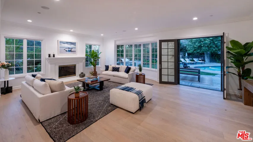3686 Benedict Canyon Lane, Sherman Oaks, California 91423