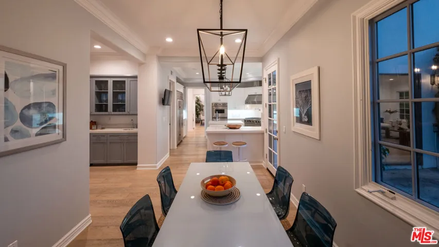 3686 Benedict Canyon Lane, Sherman Oaks, California 91423