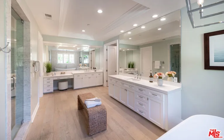 3686 Benedict Canyon Lane, Sherman Oaks, California 91423