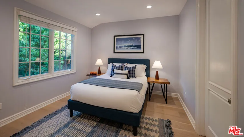 3686 Benedict Canyon Lane, Sherman Oaks, California 91423