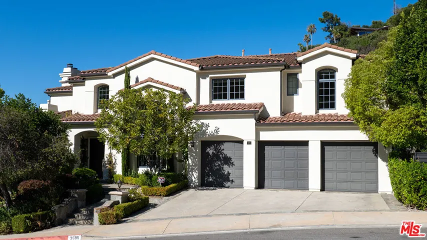 3686 Benedict Canyon Lane, Sherman Oaks, California 91423