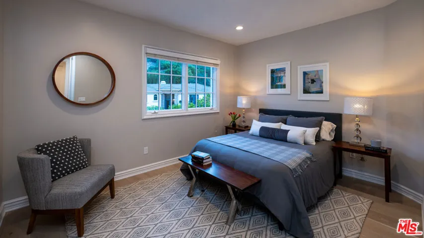 3686 Benedict Canyon Lane, Sherman Oaks, California 91423