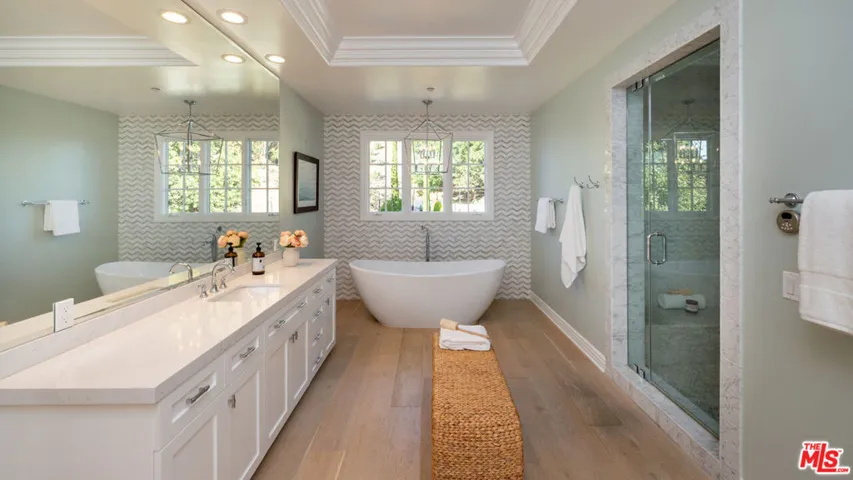 3686 Benedict Canyon Lane, Sherman Oaks, California 91423