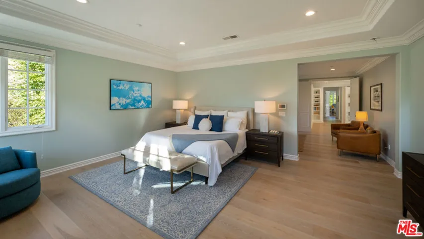3686 Benedict Canyon Lane, Sherman Oaks, California 91423
