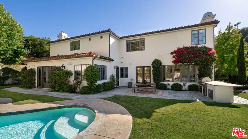 3686 Benedict Canyon Lane, Sherman Oaks, California 91423
