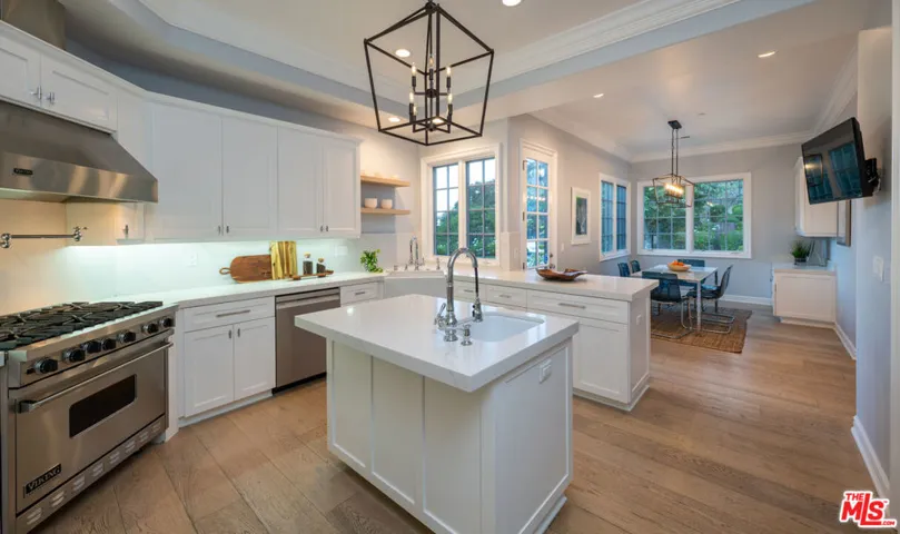 3686 Benedict Canyon Lane, Sherman Oaks, California 91423