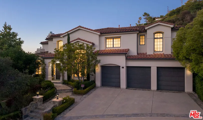 3686 Benedict Canyon Lane, Sherman Oaks, California 91423